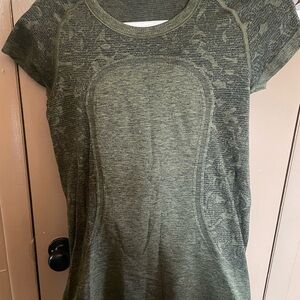 lululemon athletica Olive Short Sleeve Tee